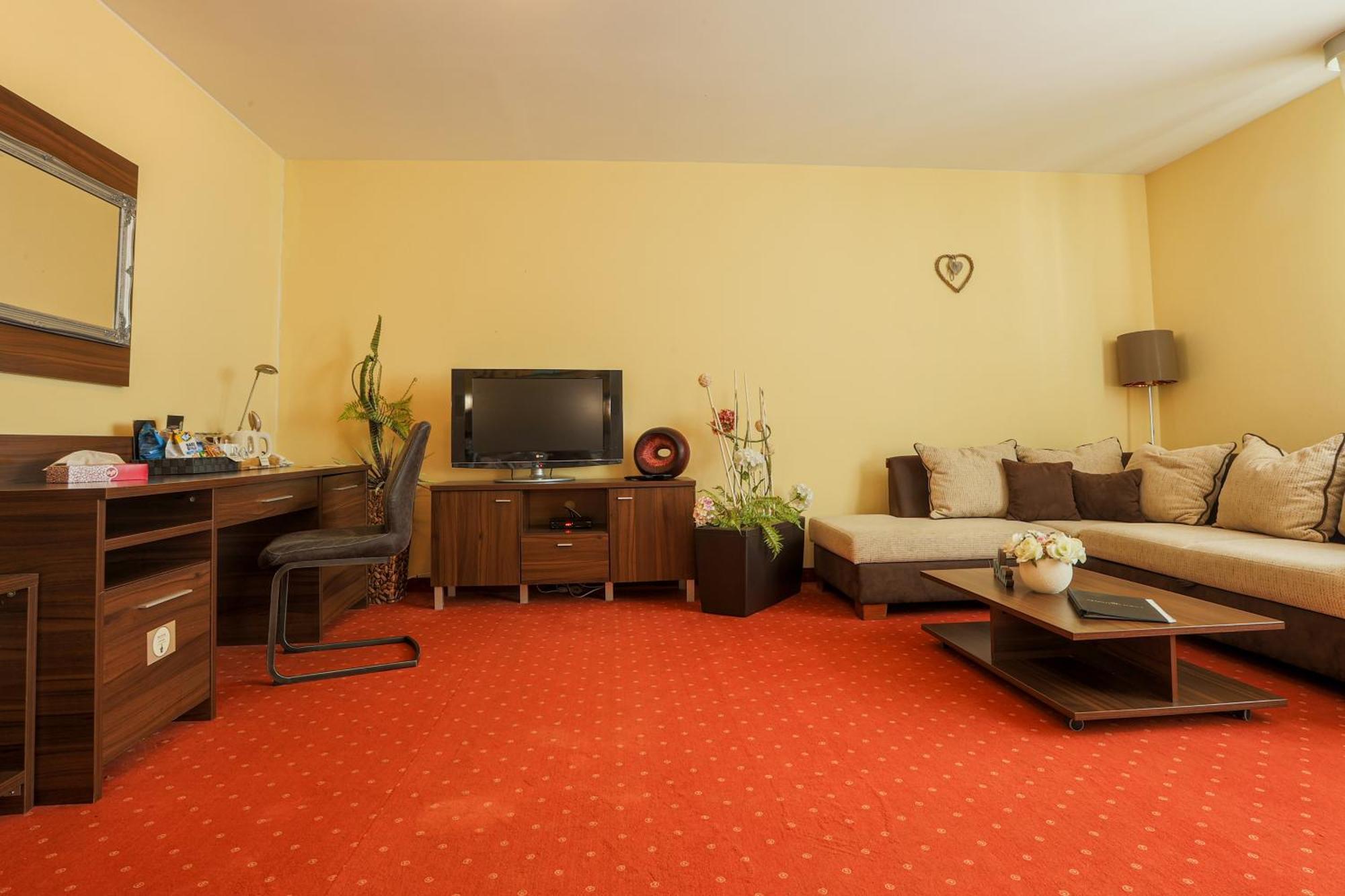 Grand Hotel Senica, Garni Exteriér fotografie