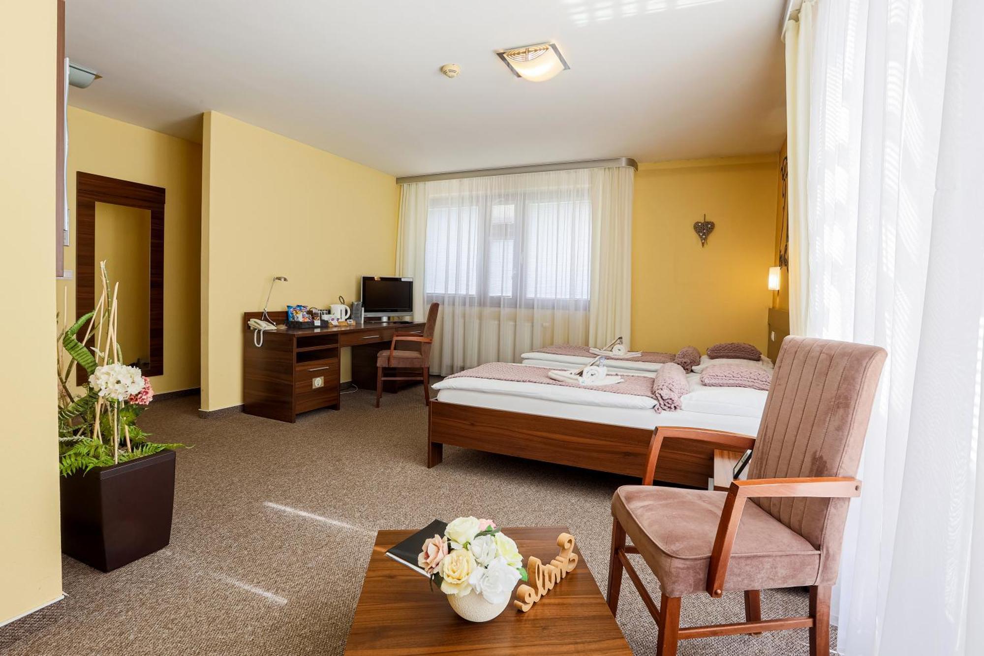 Grand Hotel Senica, Garni Exteriér fotografie